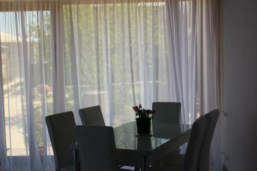 Hostal Guesthouse Neli&makho