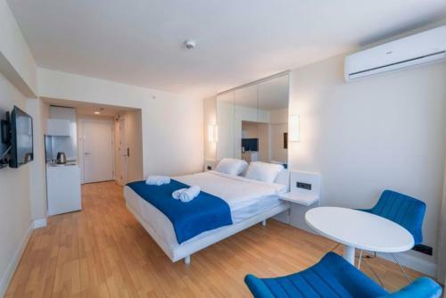 Orbi City Aparthotel With Sea View