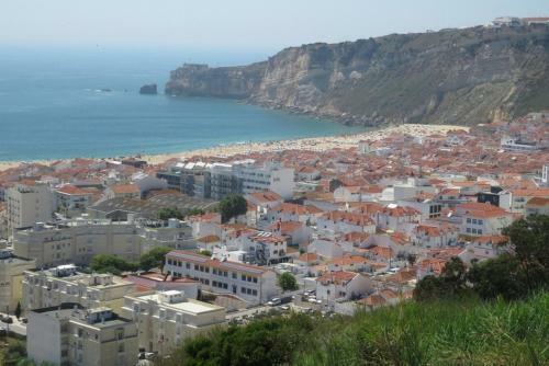 Casa Com 3 Confort�veis Quartos Ao Lado Do Mosteiro