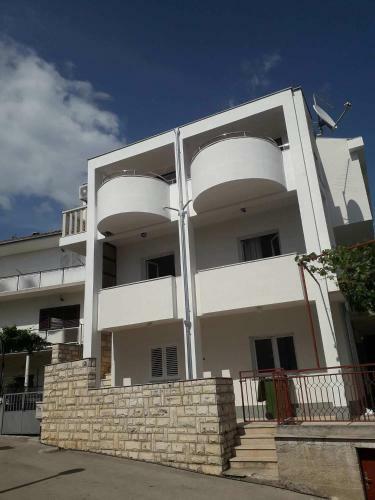 Apartmani "alenka"
