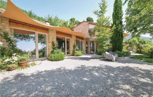 Awesome Home In Calvene W/