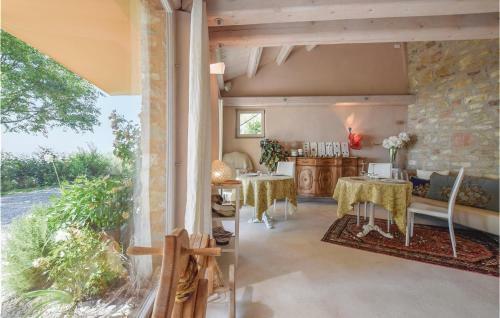 Awesome Home In Calvene W/