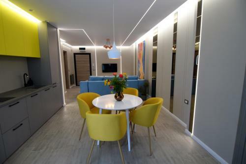 Ely's Apartments