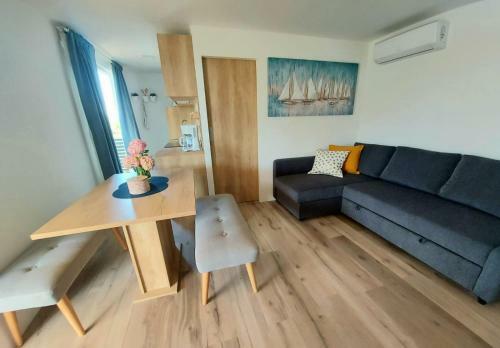 Mobile Homes Charly