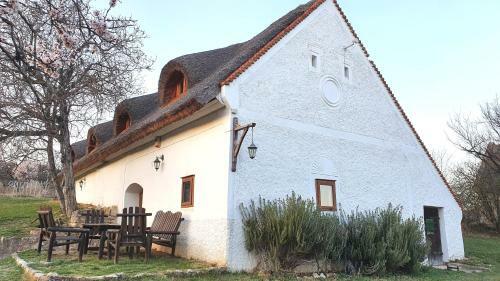 Traditional Cottage At Lake Balaton