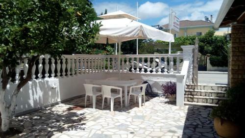 Posada Retsina Apartments