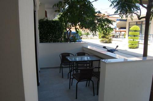 Giorgos Apartments Square