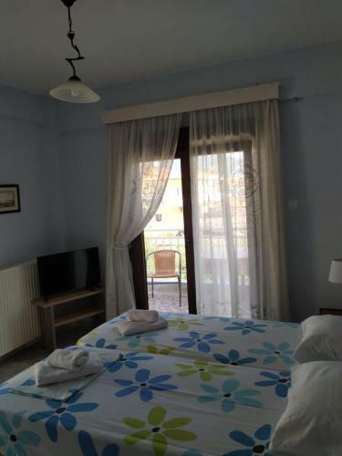 Giorgos Apartments Square