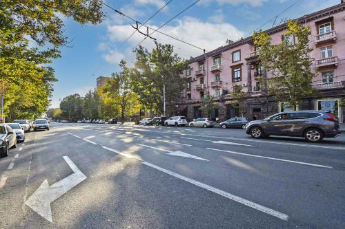 Luxury Apartment Just Near Republic Square