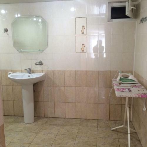 Hostal Leo Guesthouse