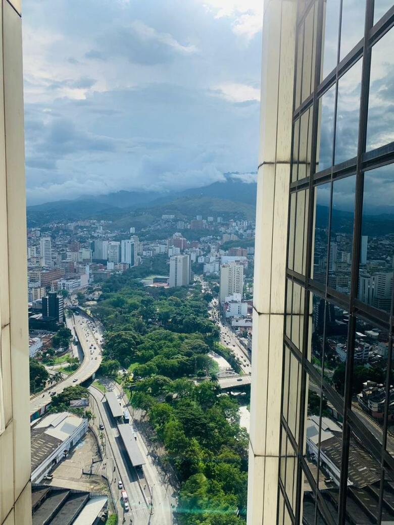 Torre De Cali Increibles Apartaestudios Pisos 7, 10, 28 Y 30
