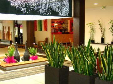 Hotel Holiday Inn Loire Valley(.)