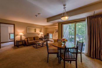 Hotel The Peaks Resort And Spa