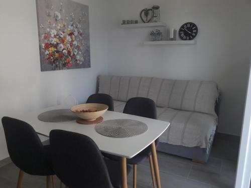 Apartment Tea 2
