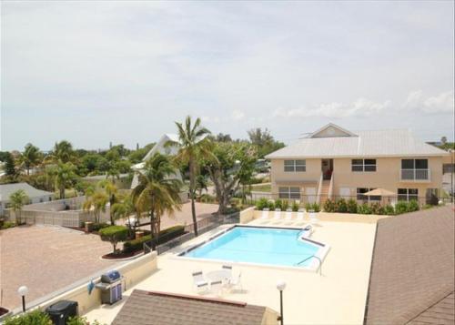 Island House Beach Club 4a