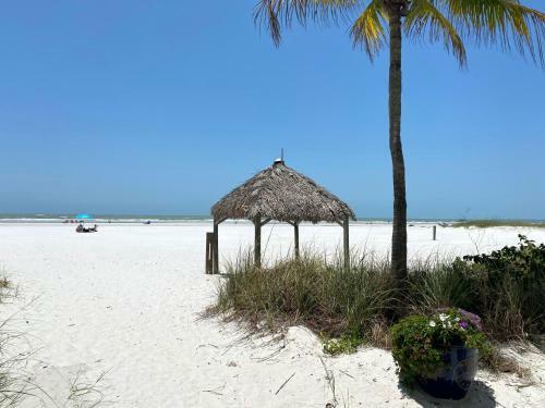 Island House Beach Club 3e