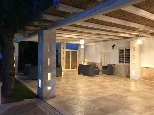 Tropical Palm Villa