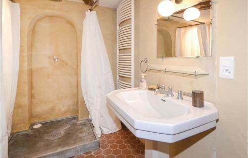 Five-bedroom Holiday Home In St. Saturnin Les Apt.