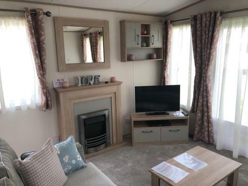 Dees Caravan Lettings Kingfisher Elm 483