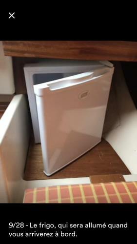 Voilier A Quai Porquerolles