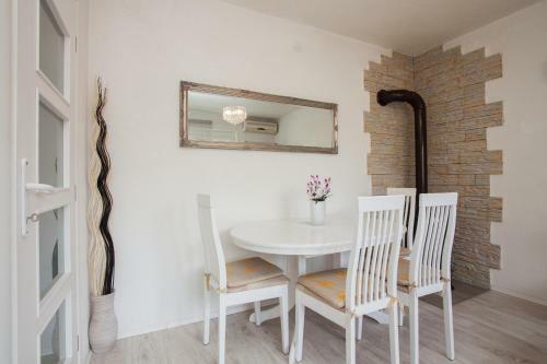 Royal View Apartment