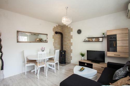 Royal View Apartment