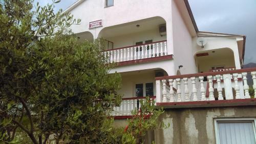 Hostal Guesthouse Bili