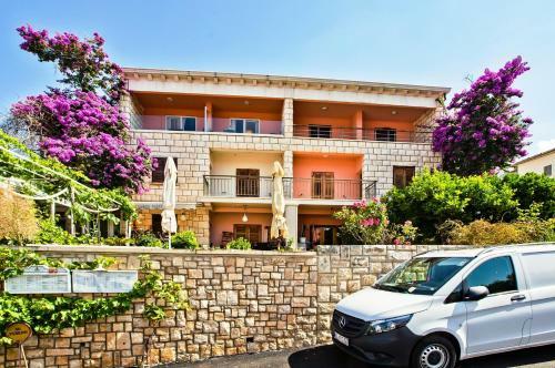 Hostal St. Nicholas Rooms