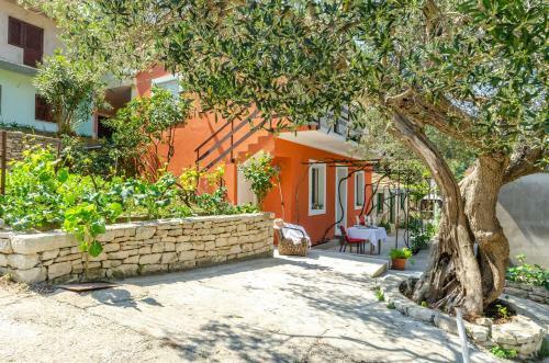 Holiday House Kata-babina