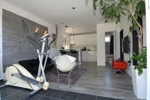 Marko Two Bedroom Apartment With Sea View