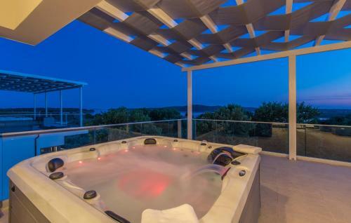 Villa Luna Holiday Home