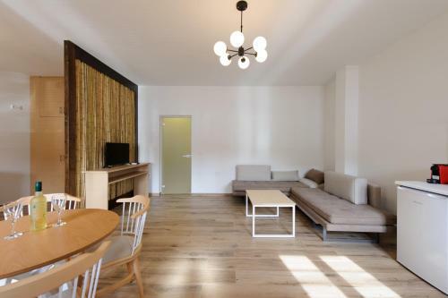 Status Luxury Apartments And Penthouse