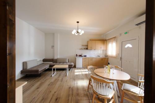 Status Luxury Apartments And Penthouse