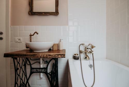 Hostal Casa De Sub Munte
