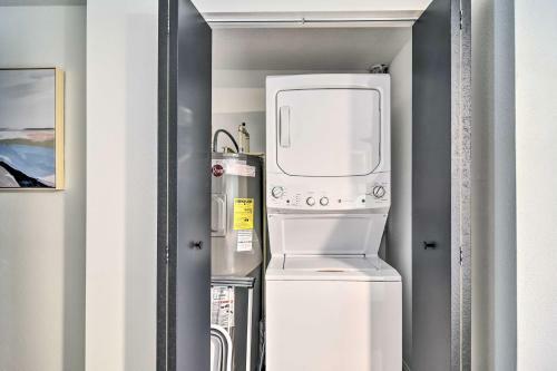 Sleek Redington Beach Retreat With Lanai, Grill