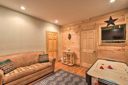 Coosawattee River Resort Home Mins From Blue Ridge