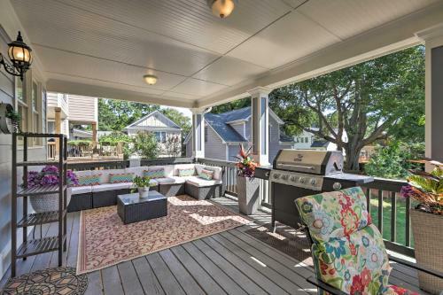 Southern-style Home In East Point With Deck!