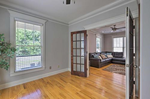 Southern-style Home In East Point With Deck!