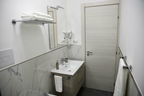 Hostal Dolcelina Home