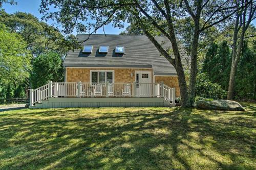 Vineyard Gem Less Than 2 Mi To Beach And Oak Bluffs!