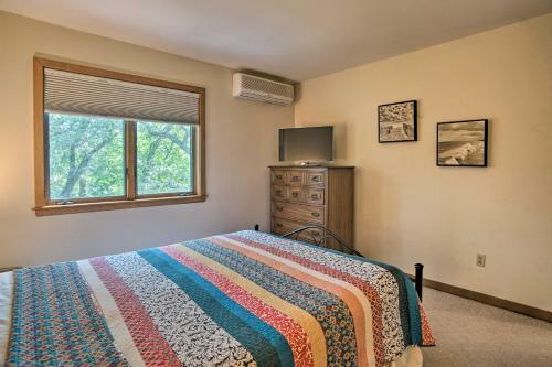 Vineyard Gem Less Than 2 Mi To Beach And Oak Bluffs!