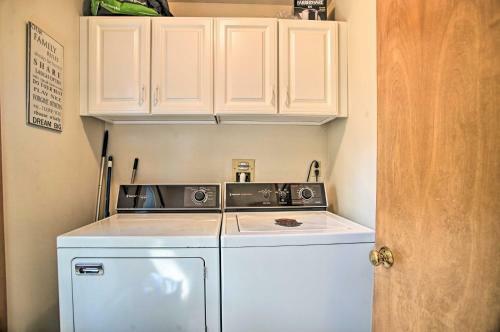 Vineyard Gem Less Than 2 Mi To Beach And Oak Bluffs!
