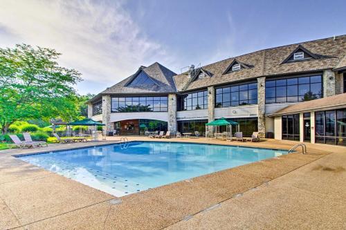 Lakeside Resort Retreat With Pool Access And Deck