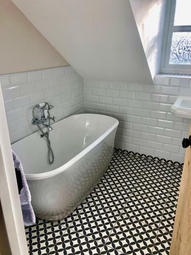 Lavender Lodge, Brand New With Hot Tub Hire