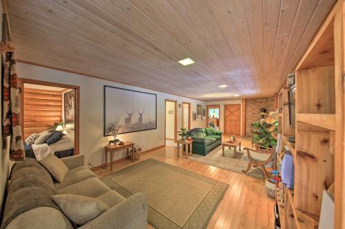 Riverfront Troy Cabin Ready With Bikes And Rafts!