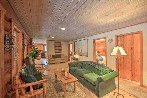 Riverfront Troy Cabin Ready With Bikes And Rafts!