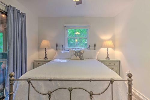 Beautiful Connestee Falls Home With Porch In Brevard