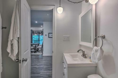 Beautiful Connestee Falls Home With Porch In Brevard