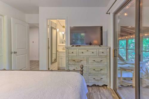 Beautiful Connestee Falls Home With Porch In Brevard