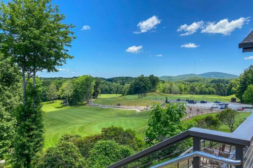Beautiful Connestee Falls Home With Porch In Brevard